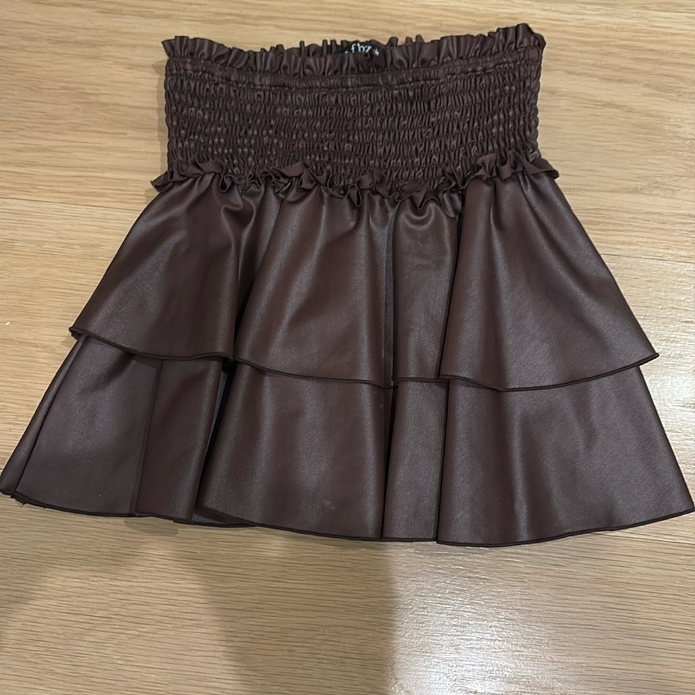 Fbz brown faux leather skirt with elastic waist. Size large.
